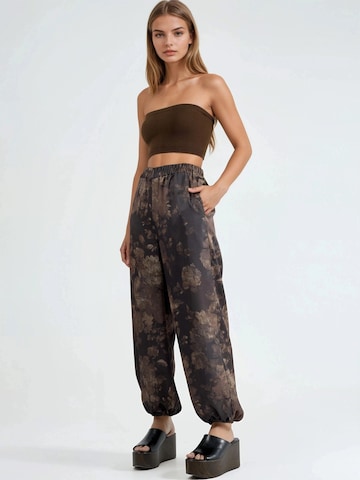 Qu Style Tapered Trousers in Brown