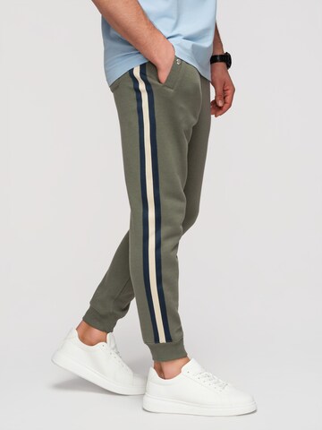 Pantaloni sportivi di Ombre in verde: frontale