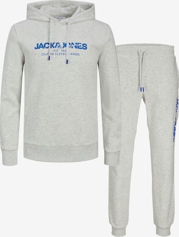 Trening 'JJAlvis' de la JACK & JONES pe alb: față