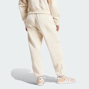 ADIDAS ORIGINALS - Tapered Pantalón 'Essentials' en beige