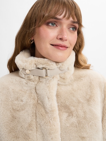 Marie Lund Tussenjas in Beige