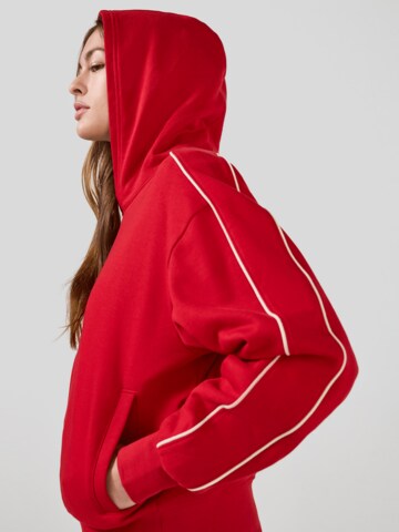 FC BAYERN MÜNCHEN Hoodie Essentials in Rot