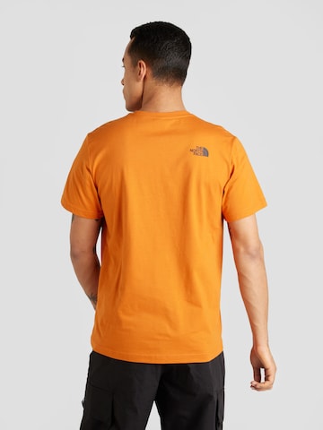 Tricou 'NEVER STOP EXPLORING' de la THE NORTH FACE pe maro