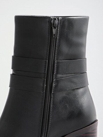 Friends Like These - Botines en negro
