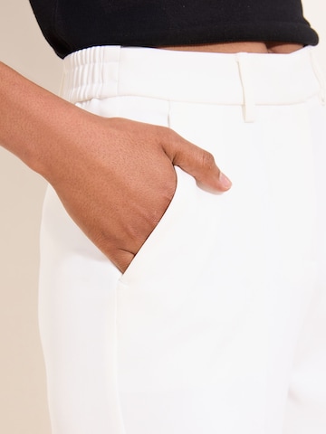 Lipsy Tapered Nadrág - fehér