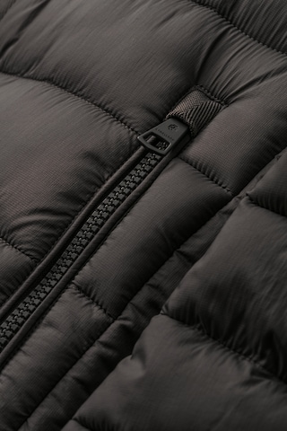 STRELLSON Prehodna jakna | črna barva