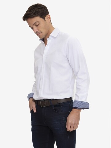 Coupe regular Chemise 'Ganss' Sir Raymond Tailor en blanc