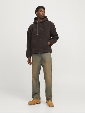 JACK & JONES Sweatshirt in Bruin