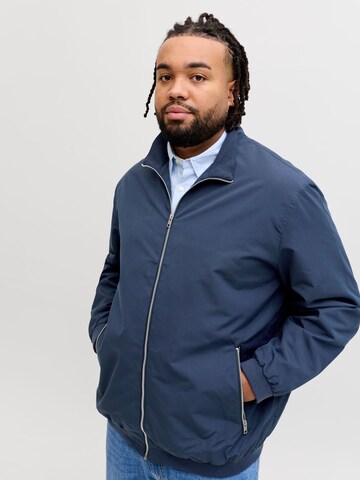 Jack & Jones PlusPrijelazna jakna 'JJERUSH' - plava boja