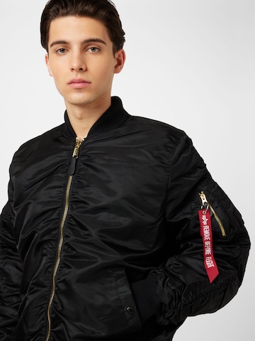 ALPHA INDUSTRIES Välikausitakki värissä musta