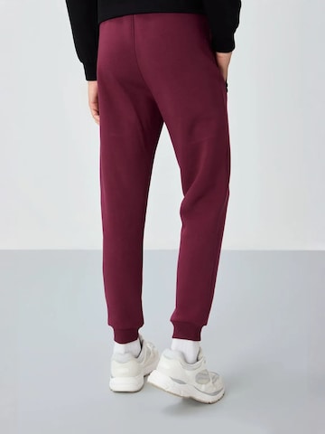 Tommy Life Regular Workout Pants in Red