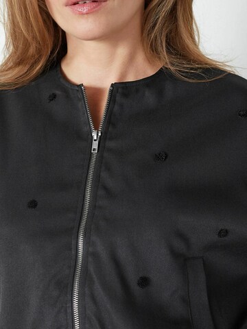 Veste mi-saison 'Clover' co'couture en noir