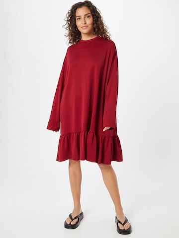 WEEKDAY Φόρεμα 'Erina' σε κόκκινο: μπροστά