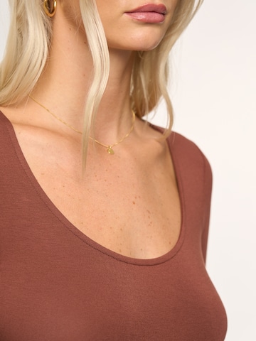 ABOUT YOU x Laura Giurcanu - Body camiseta 'Lynn' en marrón
