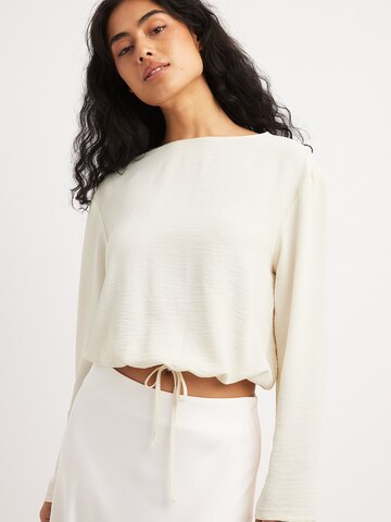 NA-KD Blouse in Beige: voorkant