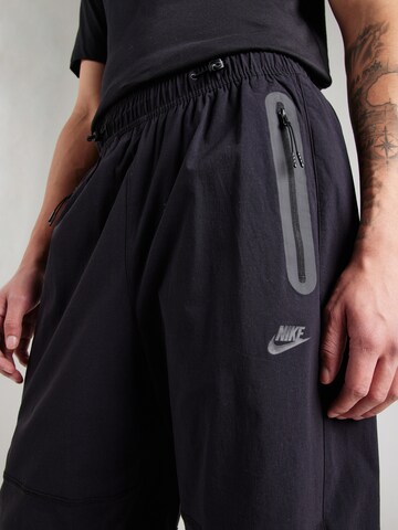 Nike Sportswear Loosefit Παντελόνι 'Tech' σε μαύρο