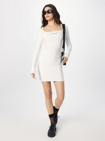 Tommy Jeans - Vestido 'Serif' en blanco