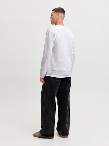 JACK & JONES Sweatshirt 'JJAERO' i grå