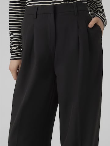 VERO MODA Wide leg Pleat-front trousers 'TROIAN' in Black