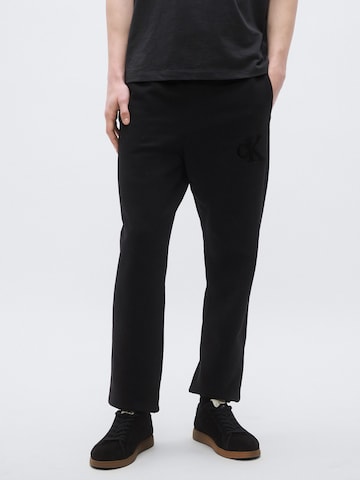 Calvin Klein Jeans Tapered Bukser i sort: forside