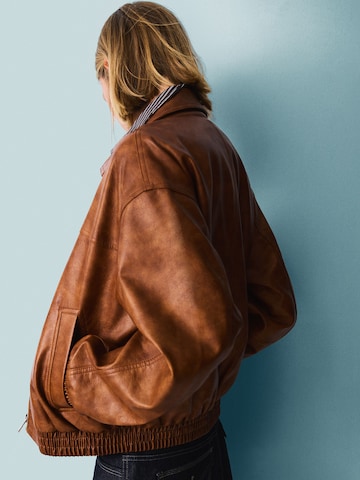 Bershka Přechodná bunda – béžová