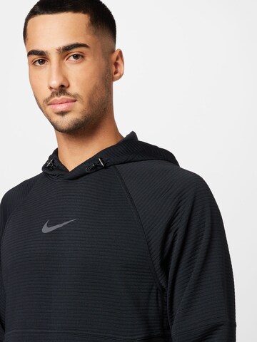 Hanorac sport de la NIKE pe negru