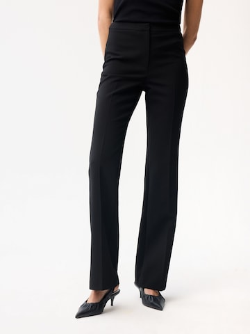 Regular Pantalon adl en noir : devant