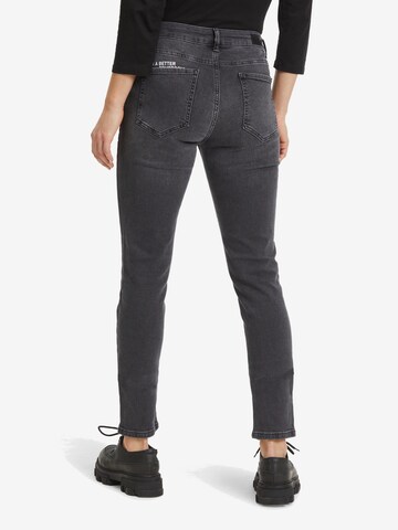 Cartoon Slimfit Jeans in Schwarz