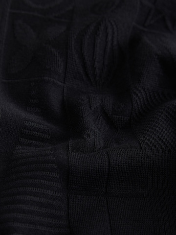 Next Shirt in Black