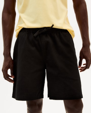 Thinking MU Loosefit Shorts 'Henry' in Schwarz