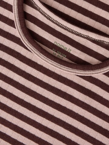 T-Shirt 'NKFSuraja' NAME IT en rouge