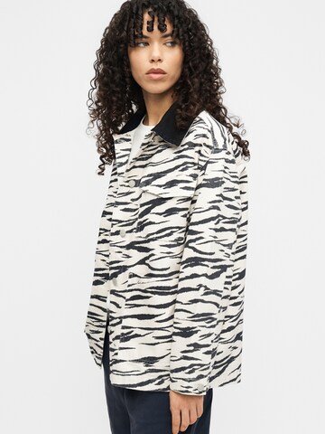 Lala BerlinPrijelazna jakna 'Jolanta' - bijela boja