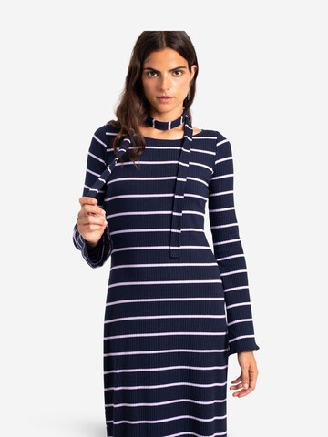 THE-ARE - Vestido de punto en azul