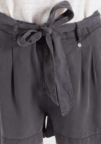 khujo Regular Pleat-front trousers 'Indira' in Grey