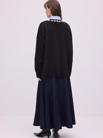Touché Privé Pullover 'Sweater With Pearl Collar' i sort