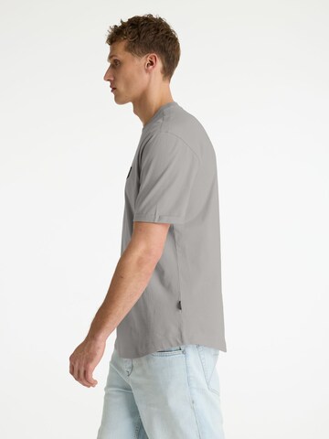 CHASIN' Shirt 'Bro' in Grijs