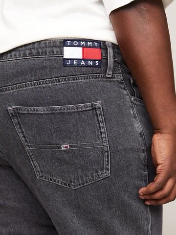 Tommy Jeans Plus Regular Jeans 'Ryan' in Zwart