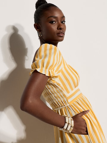 Robe ' ' Apricot en jaune
