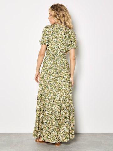 Apricot Ditsy Floral Tiered Maxi Dress ' ' in Grün