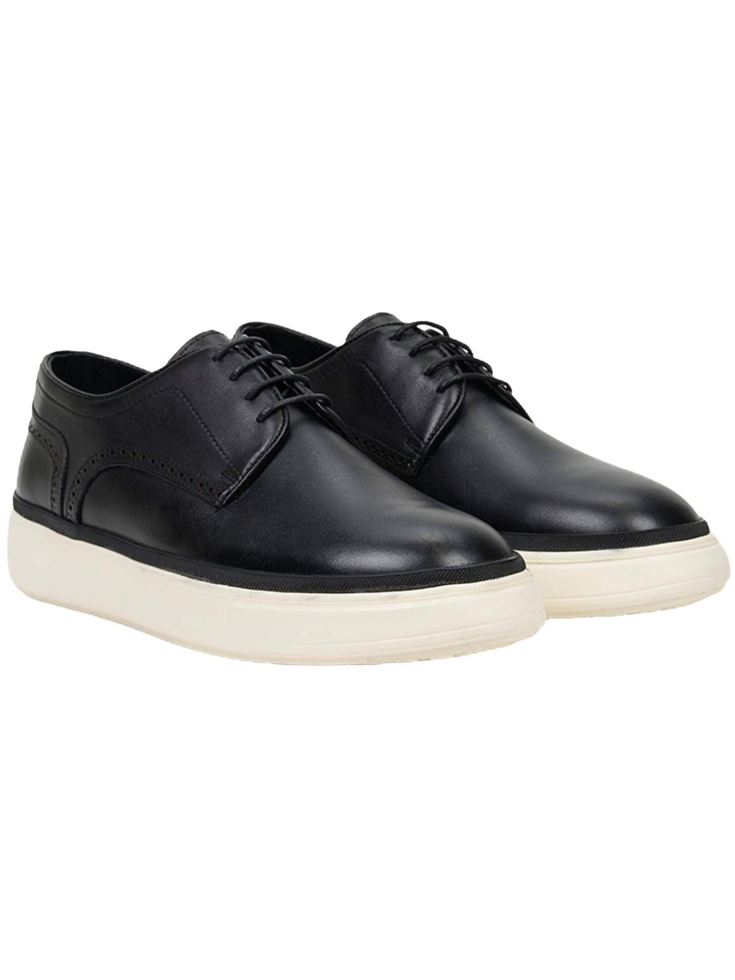 Chaussure à lacets 'Spitze' Desa en noir