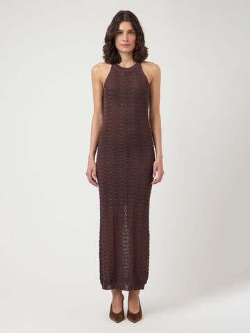 YAS Jurk in Bruin: voorkant