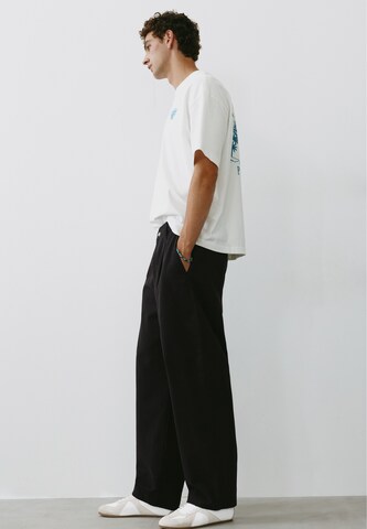 Pull&Bear Baggy Élére vasalt nadrágok - fekete