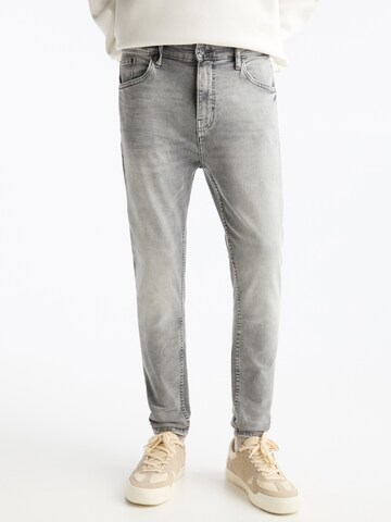 Pull&Bear Regular Jeans in Grijs: voorkant