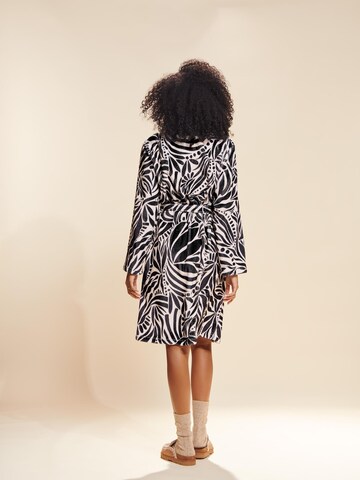 ESSENZA Short Bathrobe 'Steff Allora' in Black