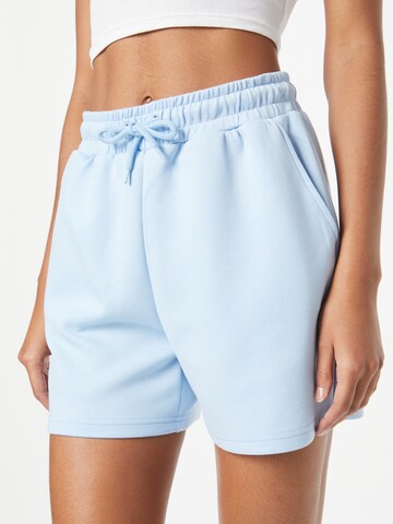 ONLY PLAY Regular Sportshorts in Blau