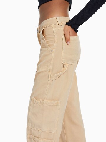 Bershka Loosefit Cargobroek in Beige