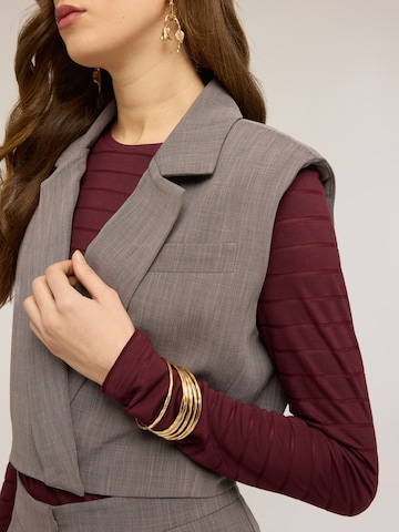 MOTIVI Vest in Grey