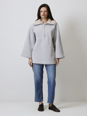 Touche Prive Sweatshirt in Grijs: voorkant