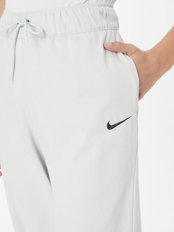 Nike Sportswear Zwężany krój Spodnie 'EASY' w kolorze szary