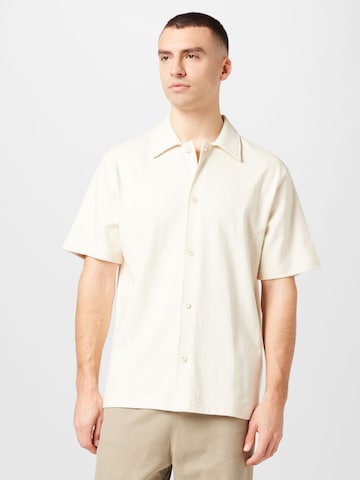 WEEKDAY Regular fit Риза в бяло: отпред